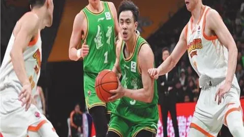 “辽鲁对决阵容公布：四强外援竞技，韩德君回归阵中，张镇麟继续休战”